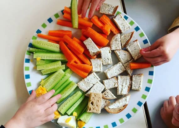 Kinder beim Essen